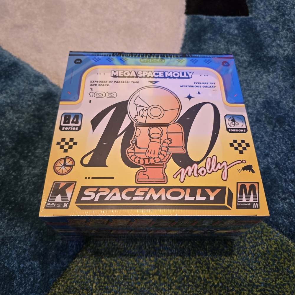 2025 Mega Space Molly Series 4 Sealed Case 100%